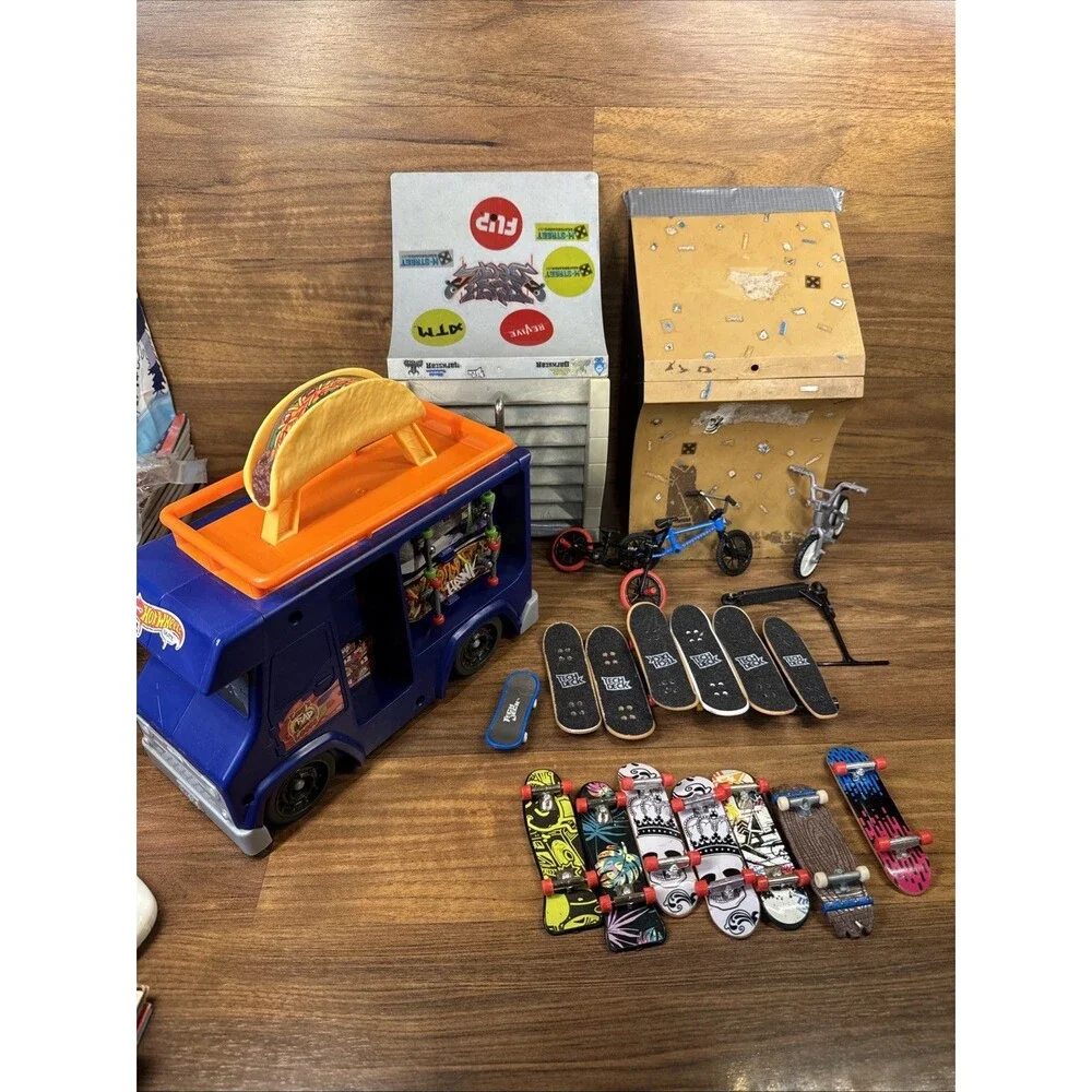 Hot Wheels Skate Taco Truck Play Set Case 2022 Mattel Tony's Rad Tacos